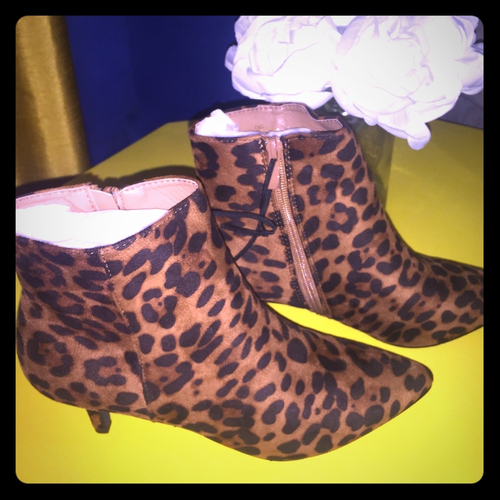 Leopard print kitten heel boots!